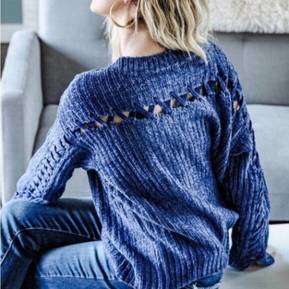 Very Soft! BLUE SWEATER - Picture 1 of 4